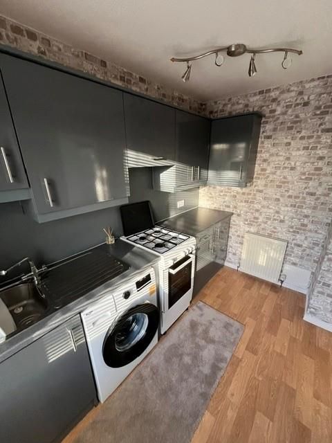 Property photo 3 of 12 Kitchen 2.Jpg