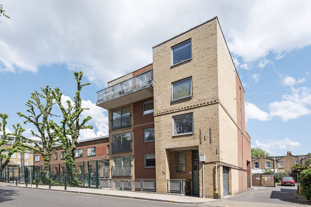 Property photo 1 of 8