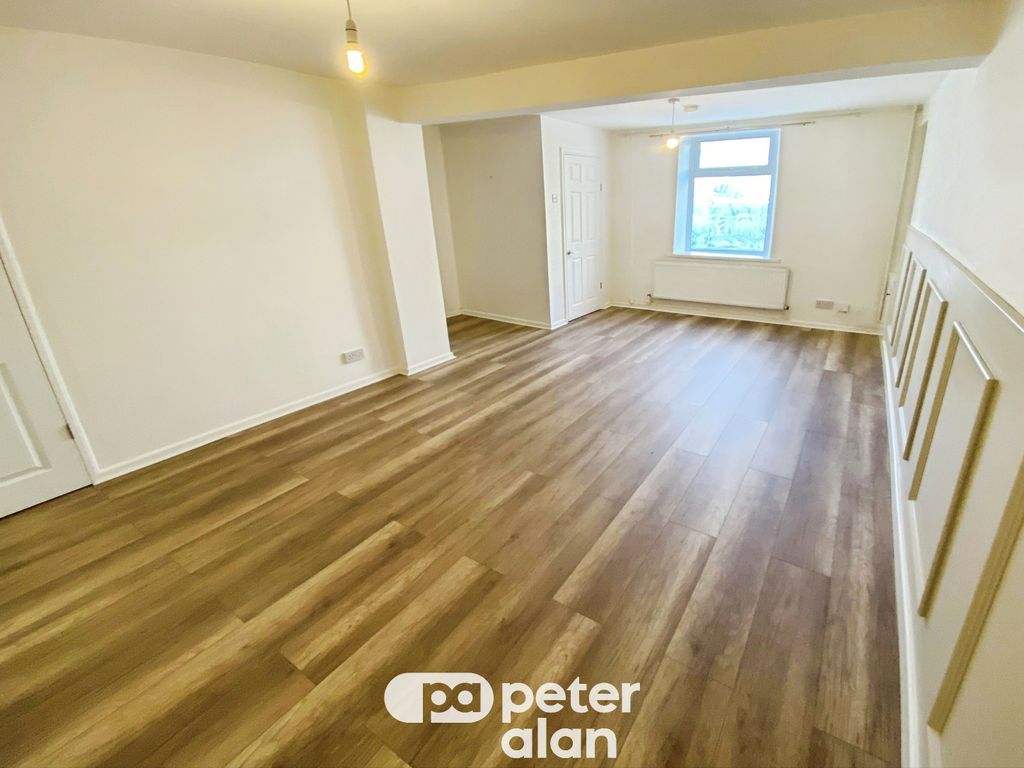 Property photo 2 of 7 Front