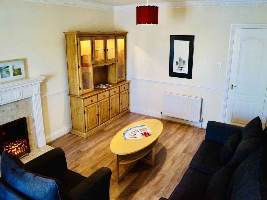 Property photo 3 of 20 Lounge