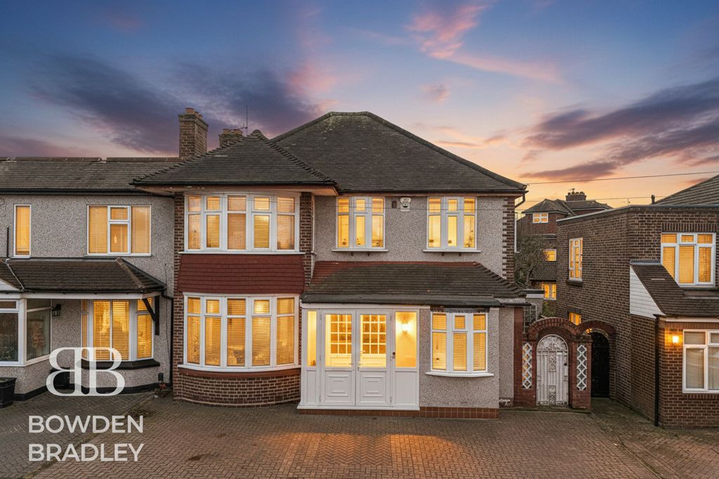 Property photo 1 of 34