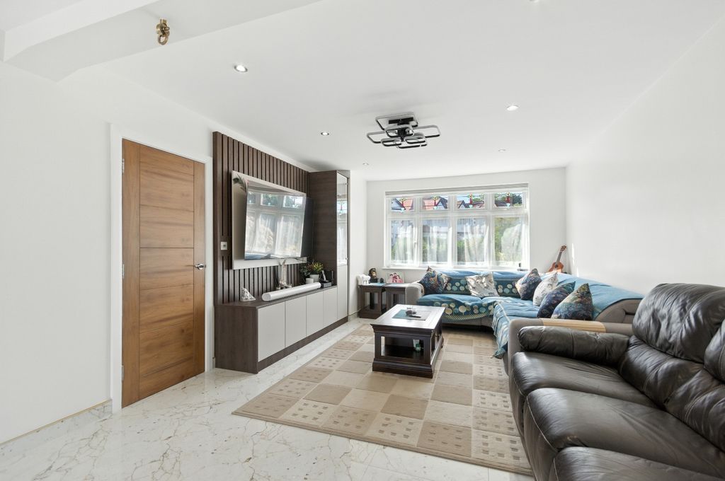 Property photo 3 of 20 4496253