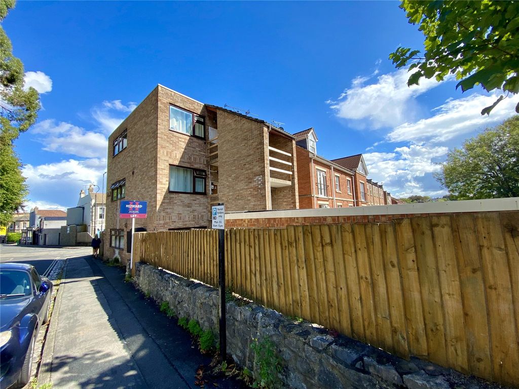 Property photo 2 of 10 Picture No. 12