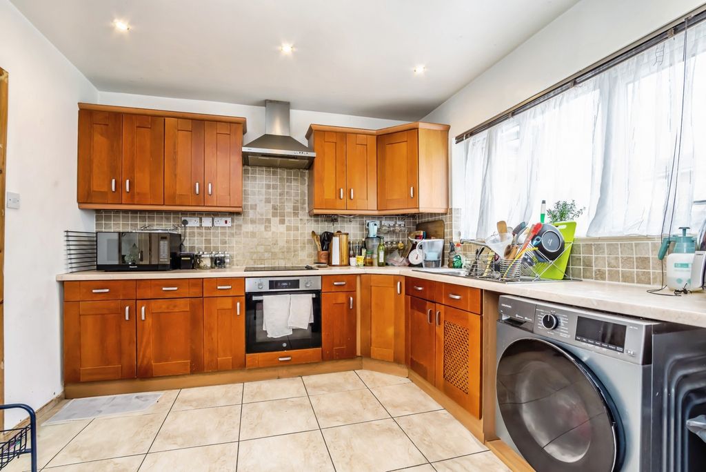 Property photo 2 of 14 Kitchen