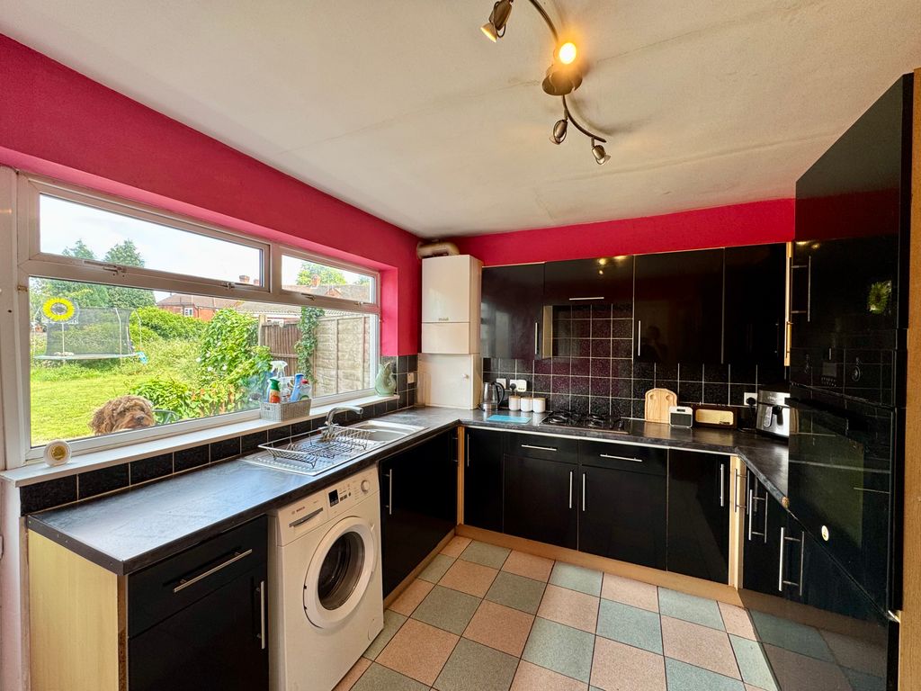 Property photo 2 of 8 Kitchen