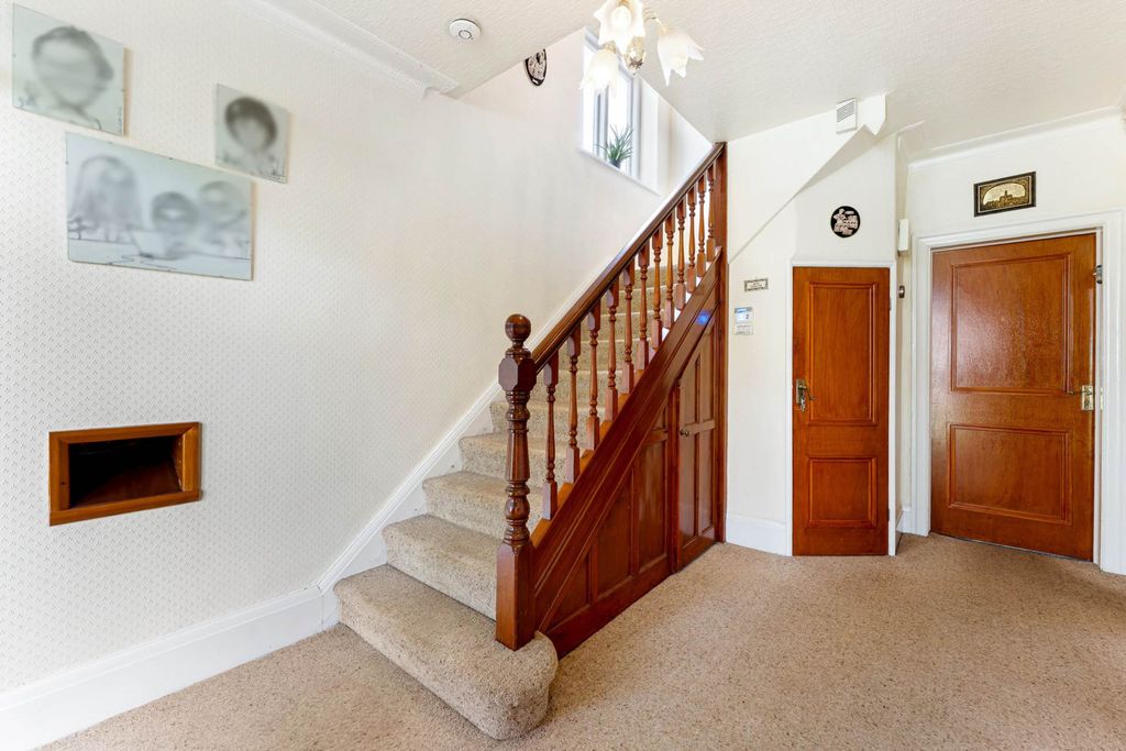 Property photo 2 of 36