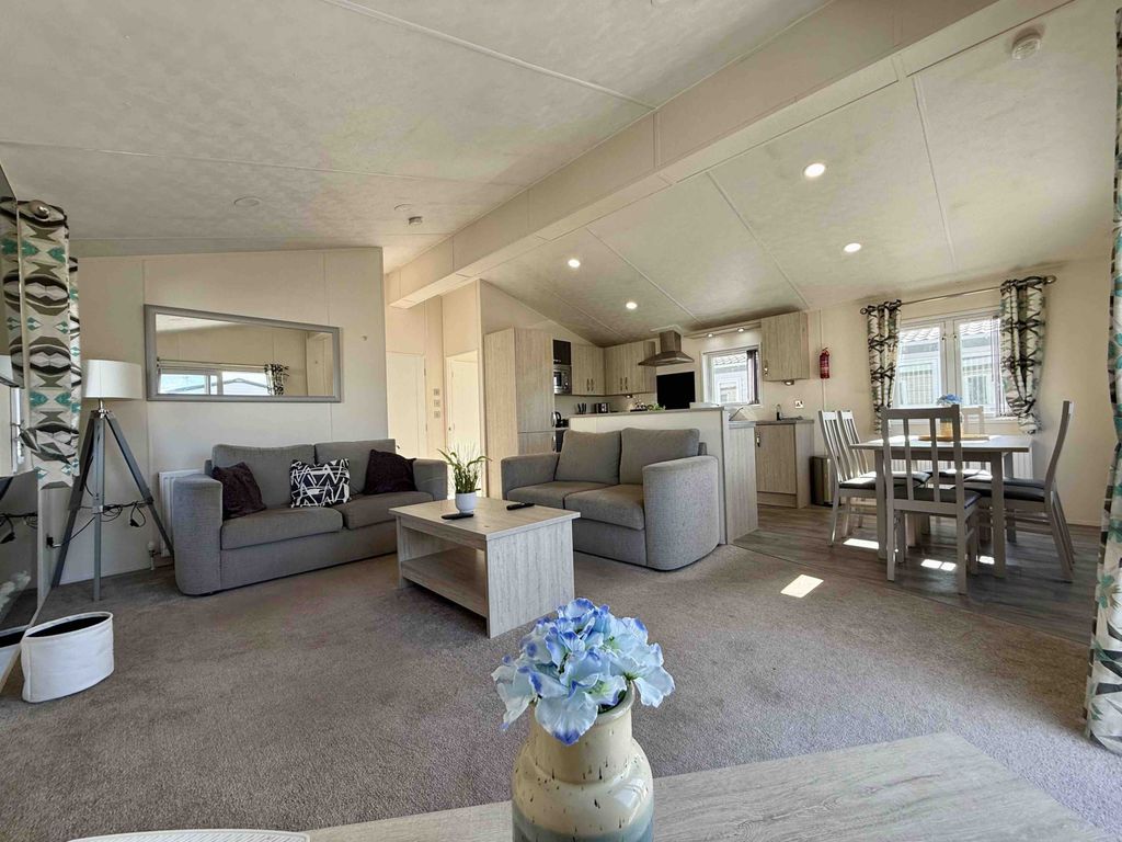 Property photo 2 of 15 Gallery