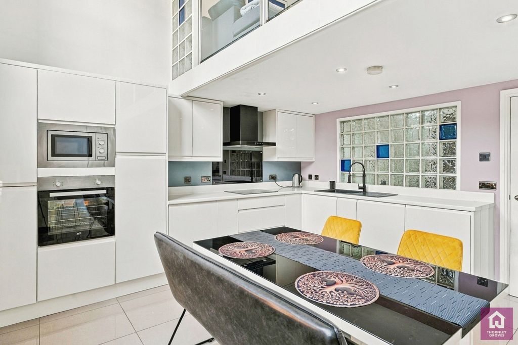 Property photo 3 of 20 Pbox-Img.Jpg