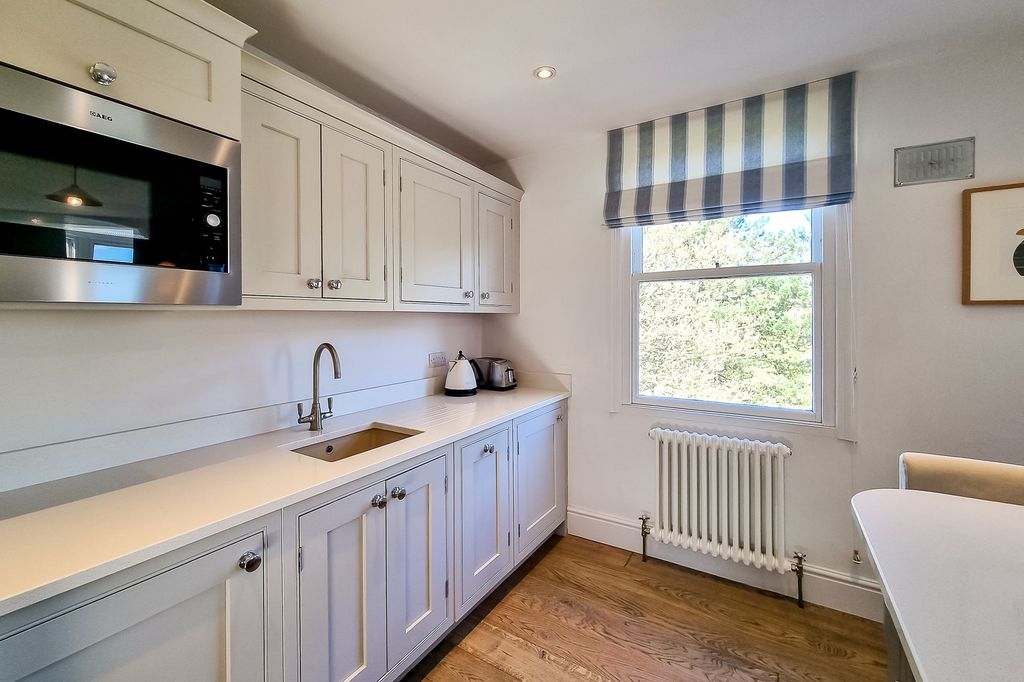 Property photo 2 of 22