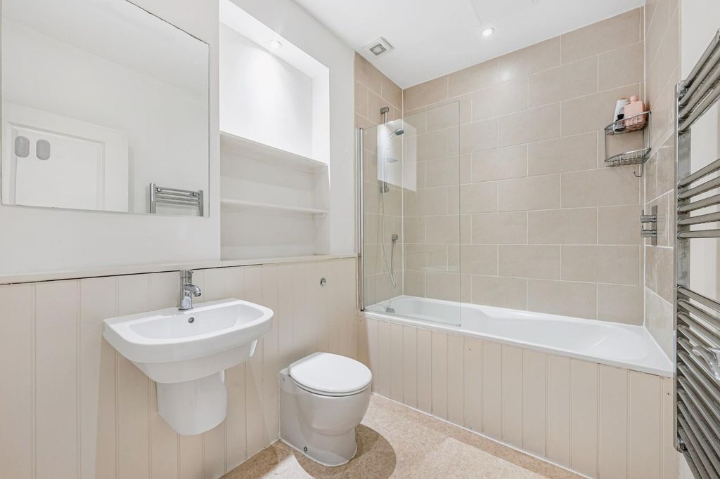 Property photo 3 of 8 Gff, 45 Southerton Road-13.Jpg