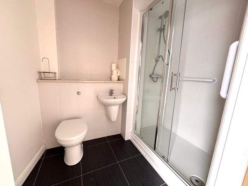 Property photo 2 of 14 Ensuite To Bedroom One