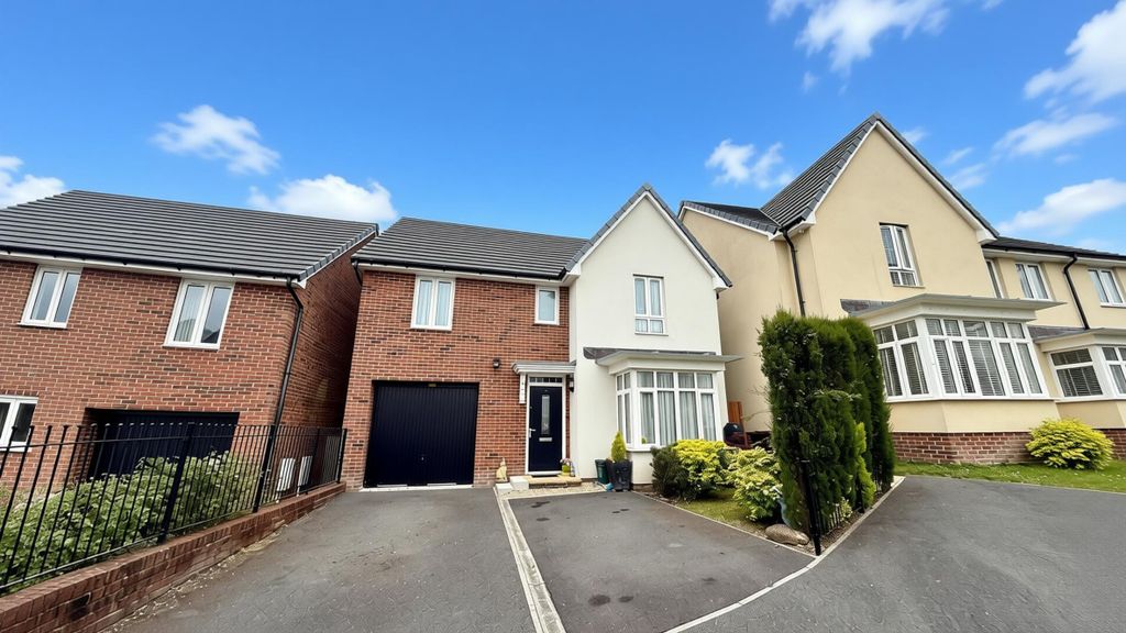 Property photo 1 of 17 Img_3504