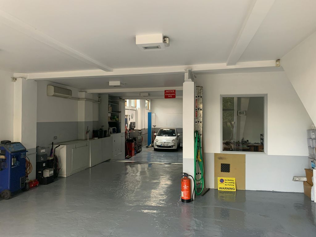 Property photo 3 of 7 44323F9808C64E4BA56E7F0C236D7Ca2.Jpeg