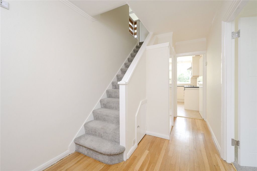 Property photo 3 of 15 Entrance Hall