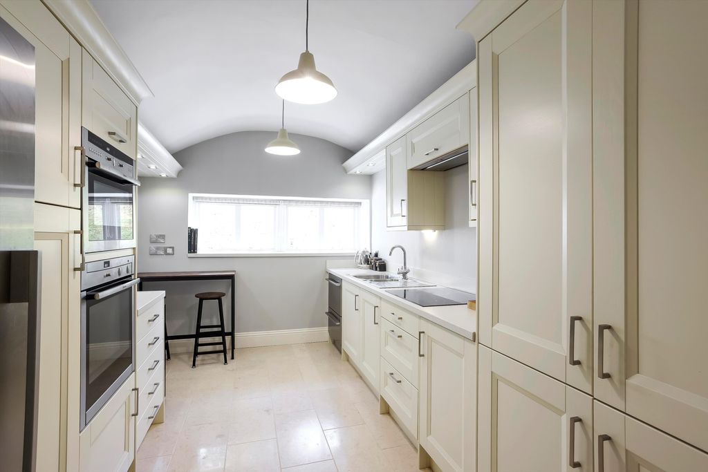 Property photo 2 of 16 Image