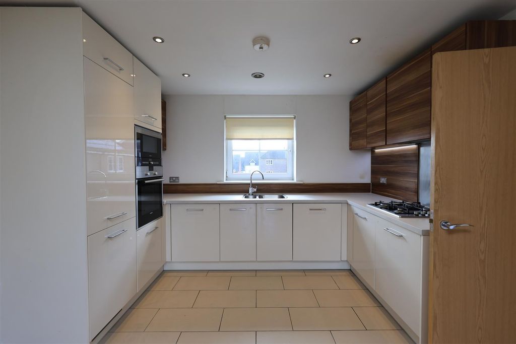 Property photo 2 of 21 Kitchen