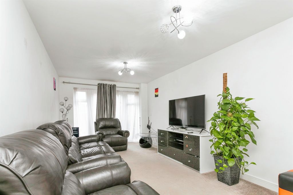 Property photo 3 of 16