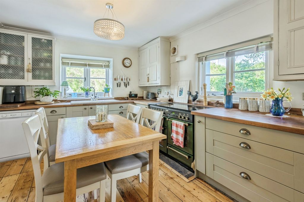Property photo 3 of 28 Kitchen