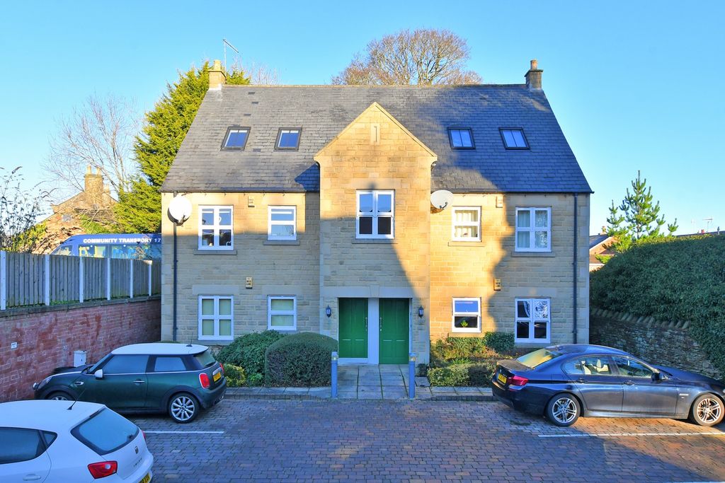 Property photo 1 of 17 Front External