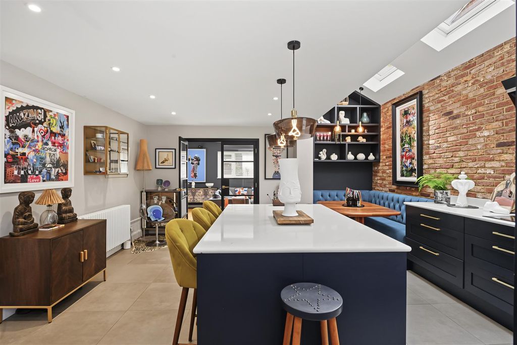 Property photo 3 of 15 1-Lyndhurst-07.Jpg