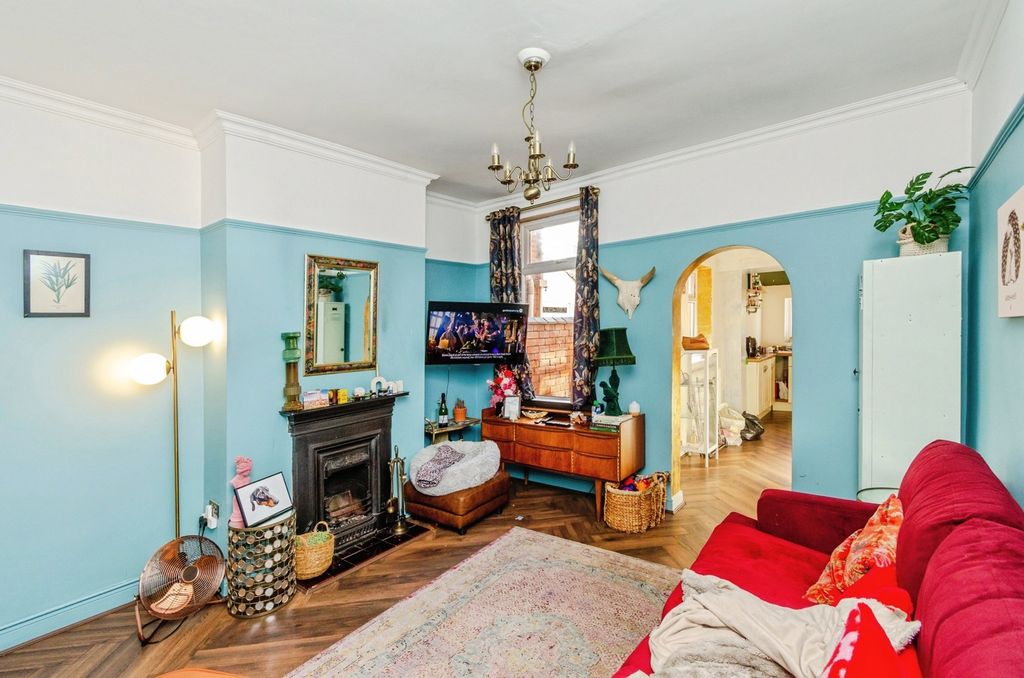 Property photo 2 of 17 Photo