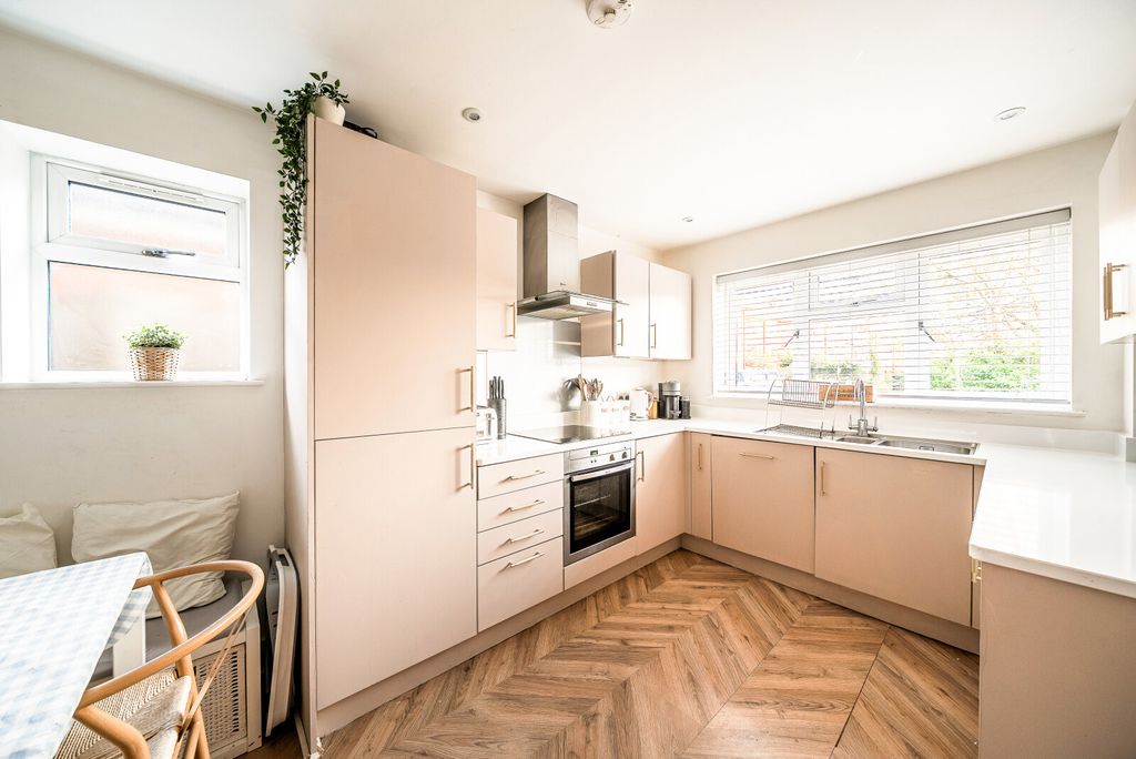 Property photo 2 of 13 1419744-4-699F37d...