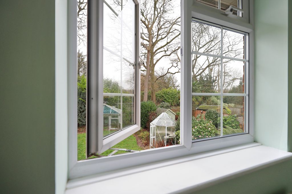 Property photo 2 of 16 Picture No. 11