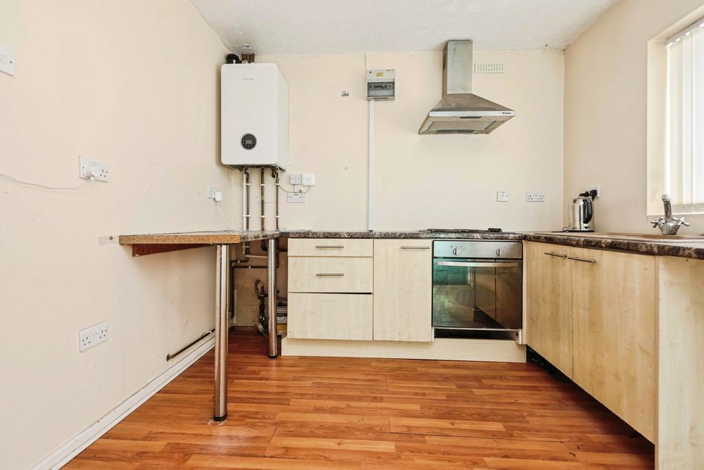 Property photo 3 of 15 Kitchen