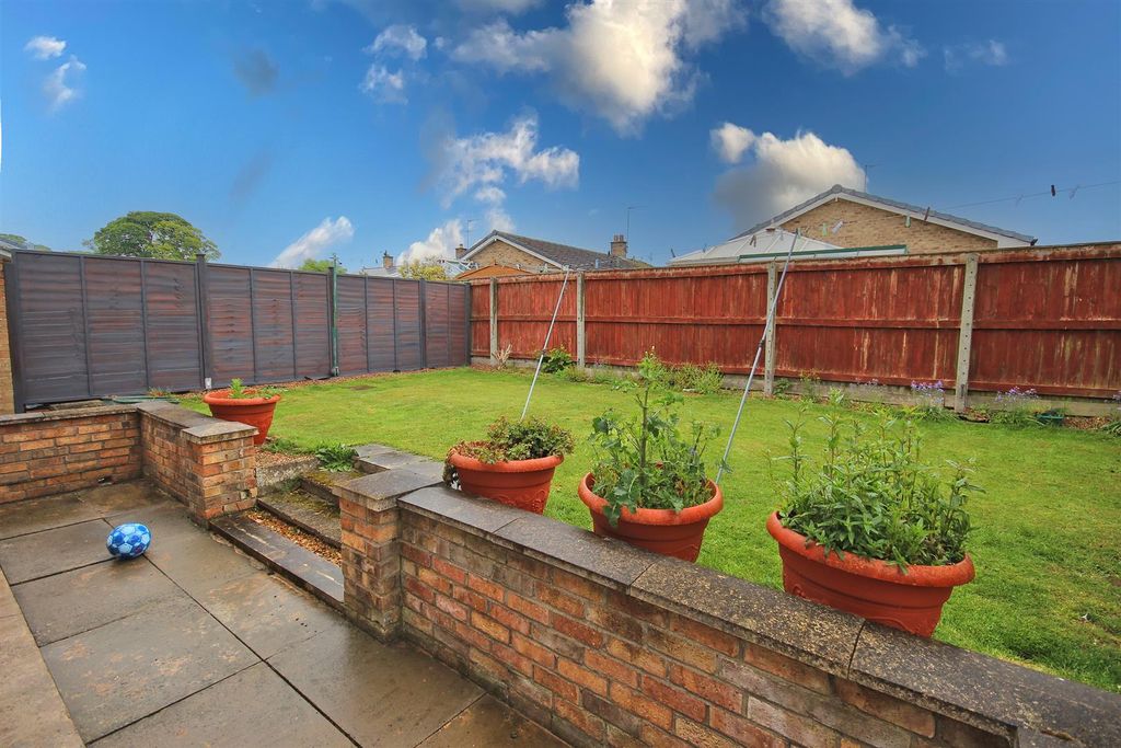 Property photo 2 of 17 Outside