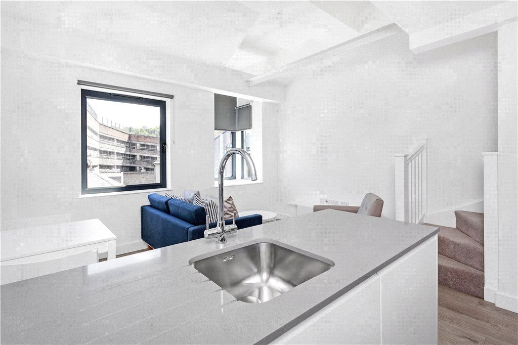 Property photo 2 of 10 Kitchen