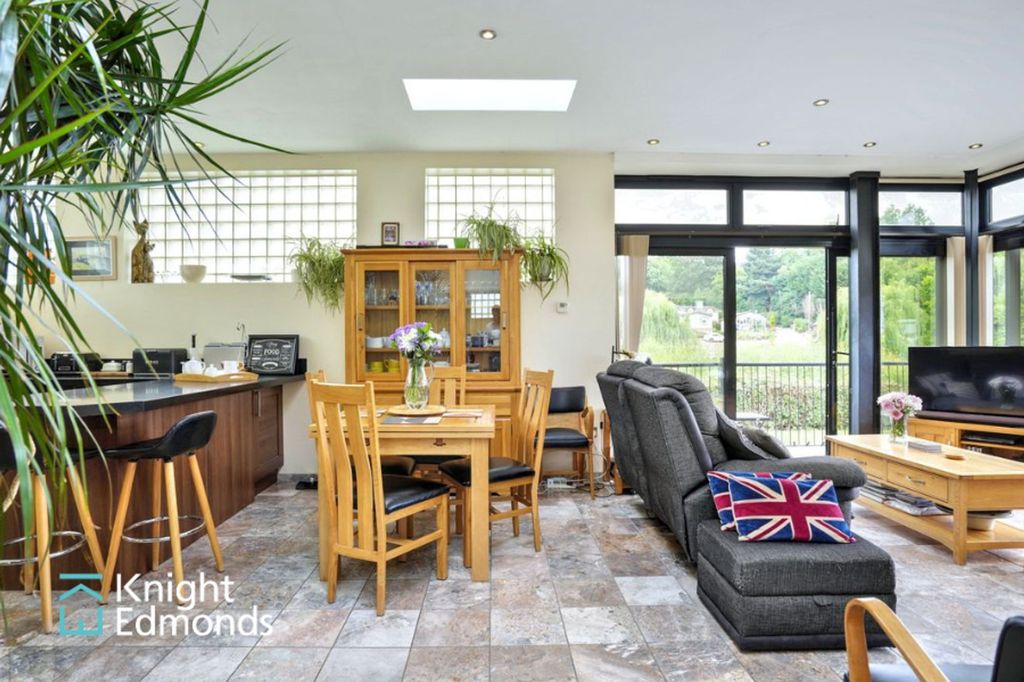 Property photo 2 of 23