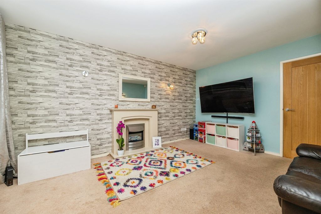Property photo 2 of 18