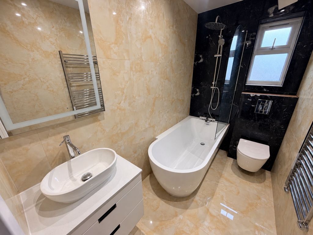 Property photo 3 of 6 6204654