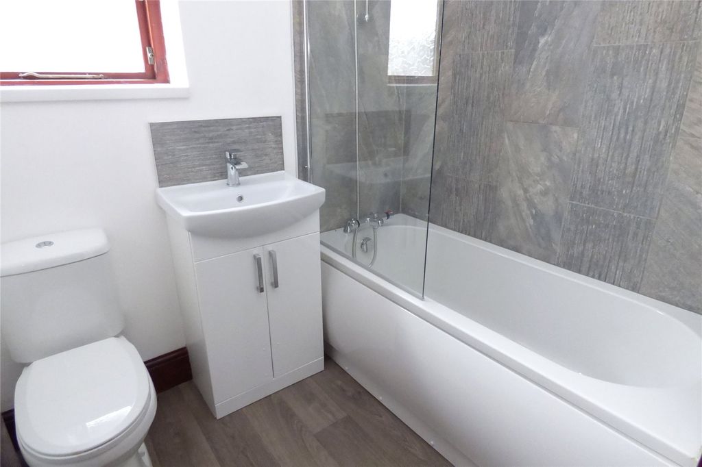 Property photo 2 of 20 Bathroom