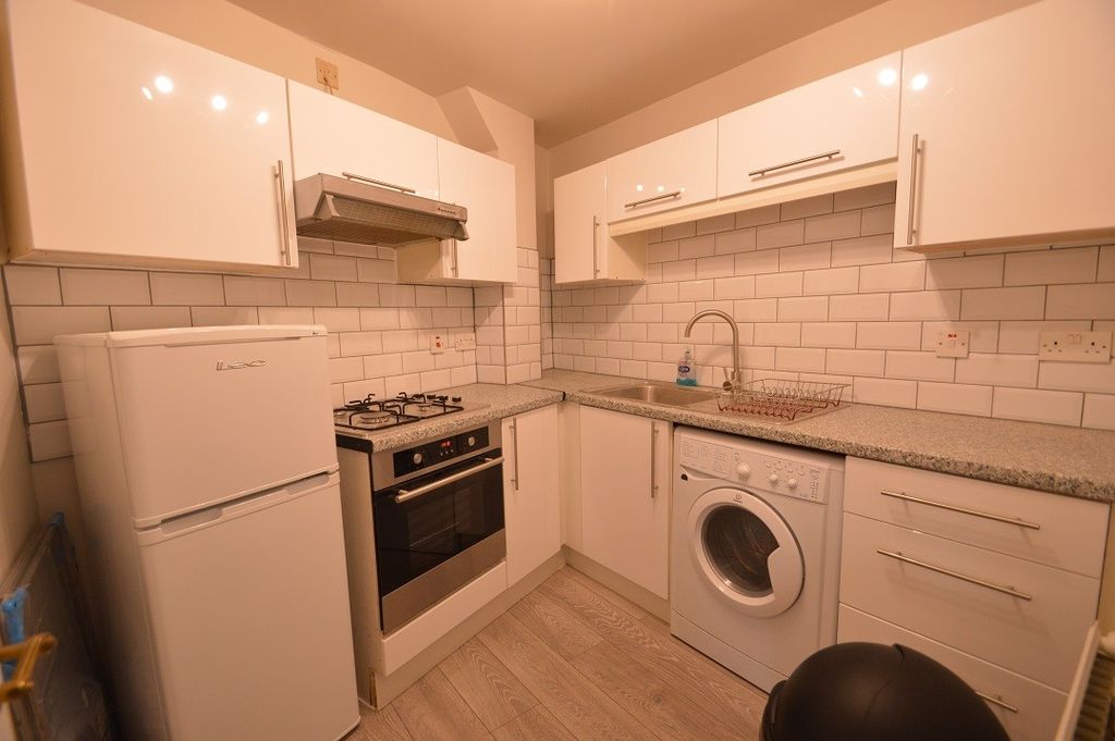 Property photo 2 of 7 Kitchen