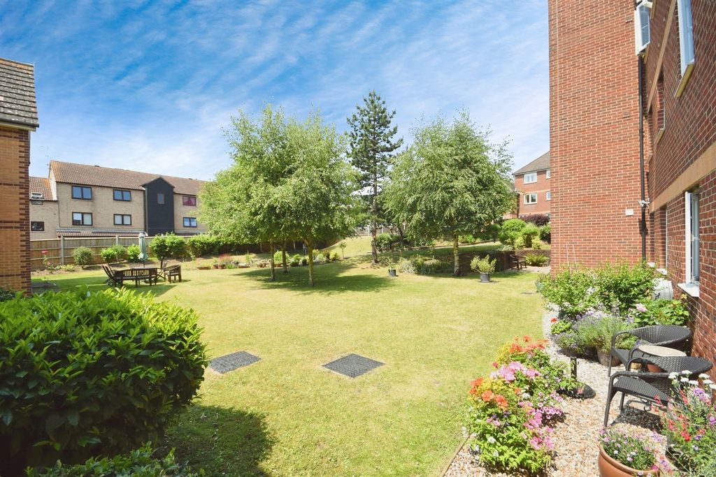 Property photo 2 of 19