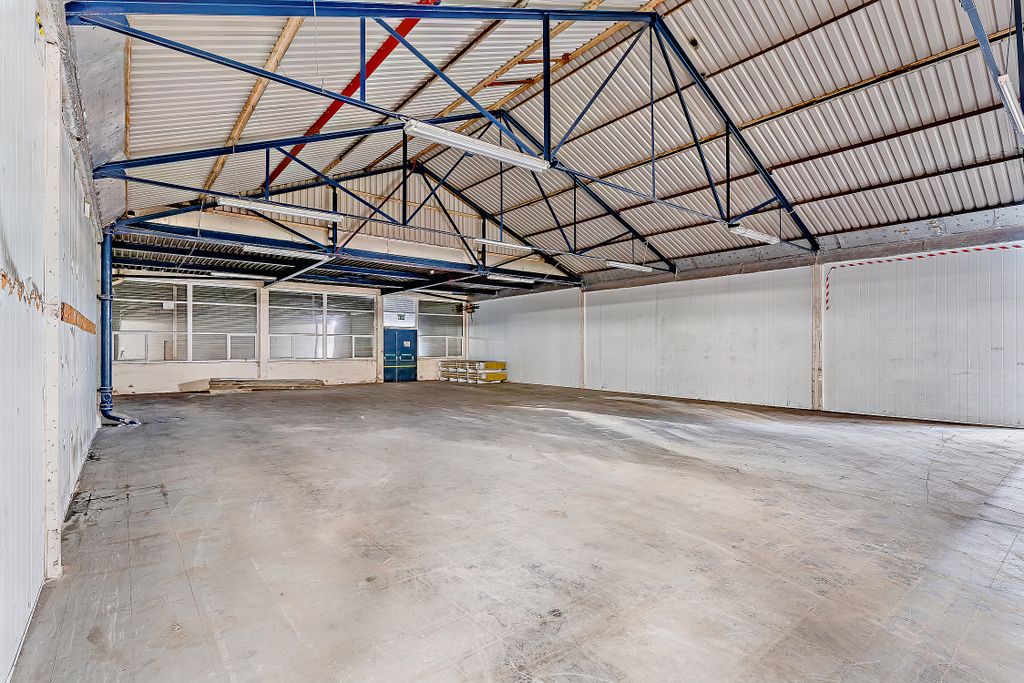 Property photo 3 of 12 8576424-Stills-Interior12(1)-800