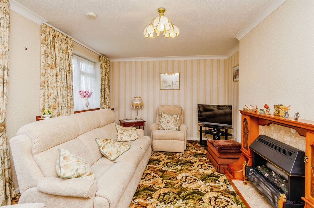 Property photo 2 of 17