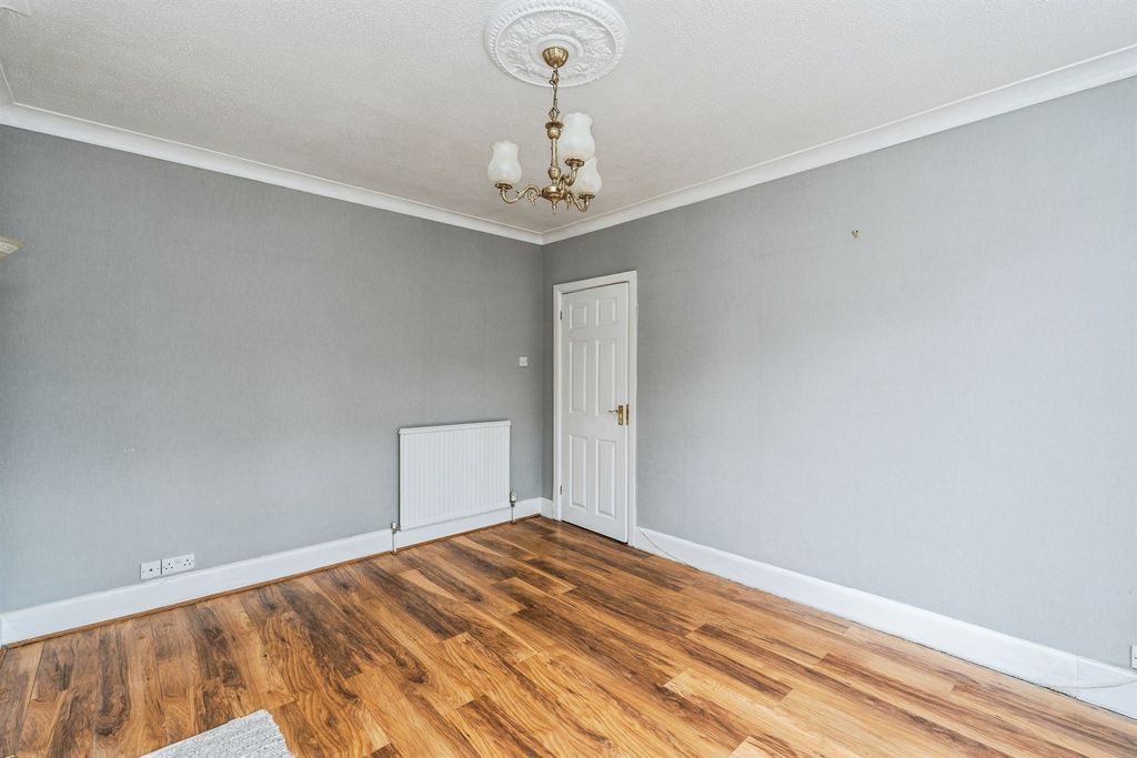 Property photo 3 of 27