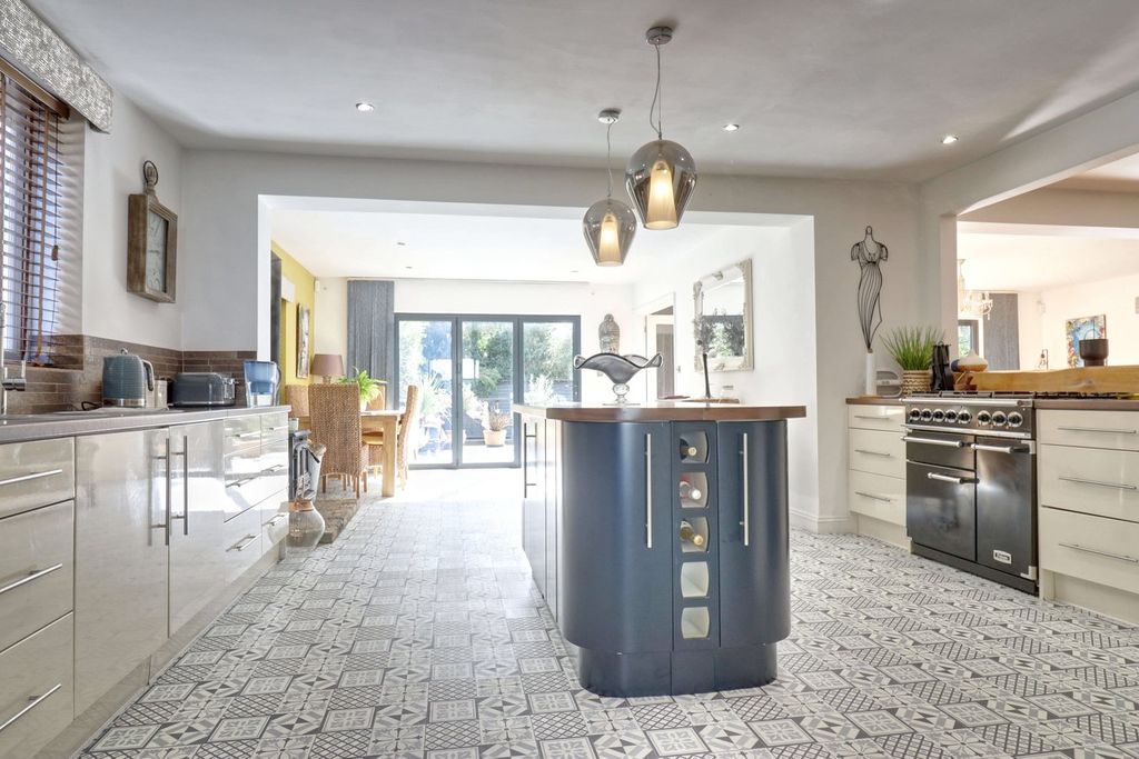 Property photo 3 of 22