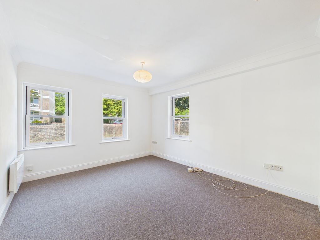 Property photo 2 of 6 Cam03519G0-Pr0518-Still002