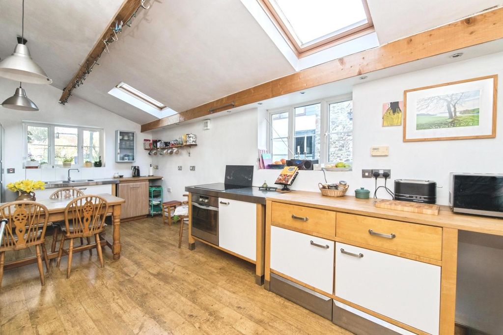 Property photo 3 of 26 Pbox-Img.Jpg