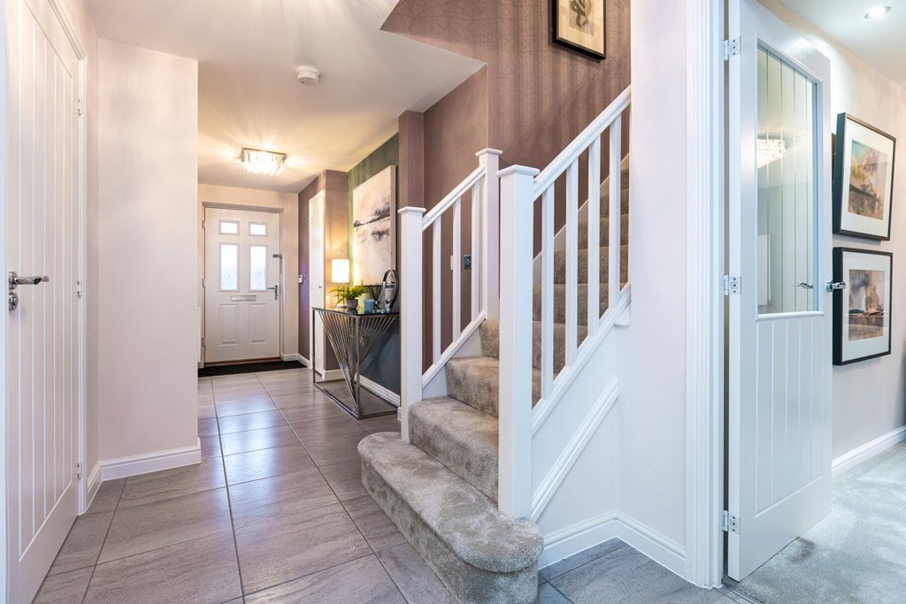 Property photo 2 of 13 Entrance Hall