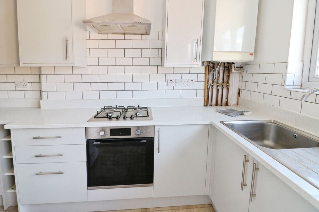 Property photo 2 of 5 Kitchen