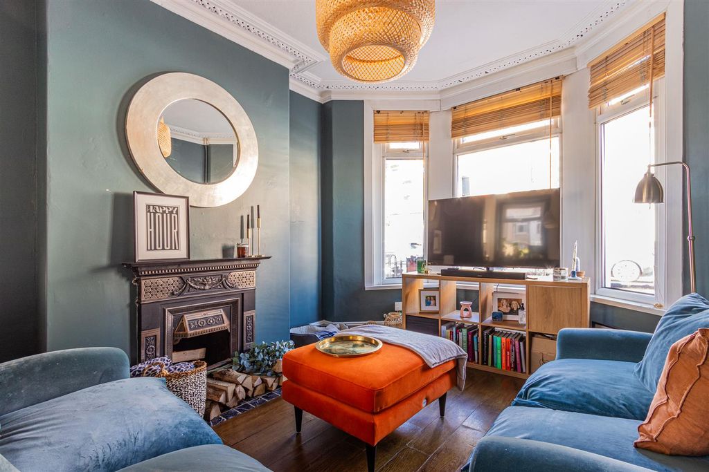 Property photo 2 of 20 Diana Street 10-10.Jpg