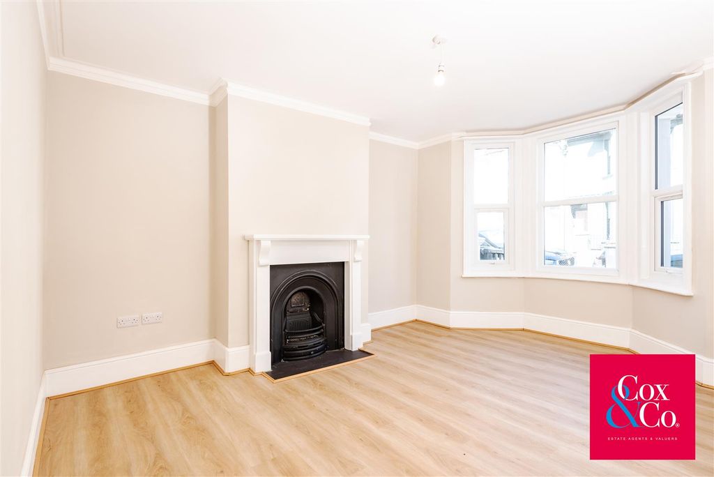 Property photo 2 of 16 81M_9675.Jpg