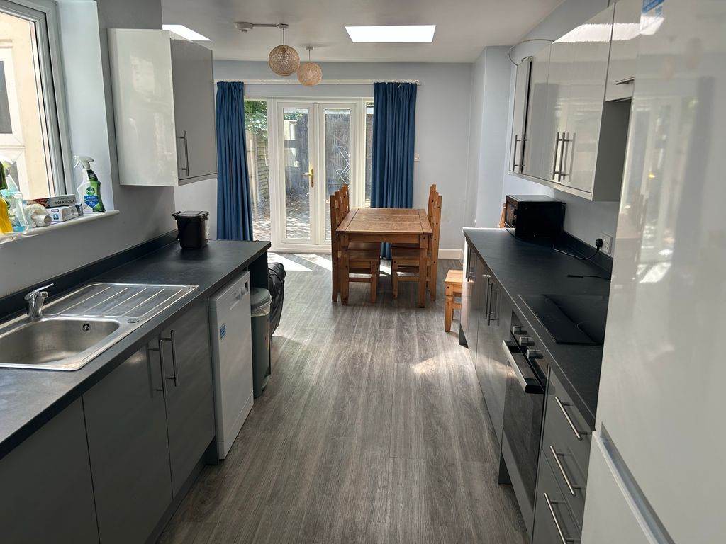 Property photo 2 of 17 Milton_Kitchendiner