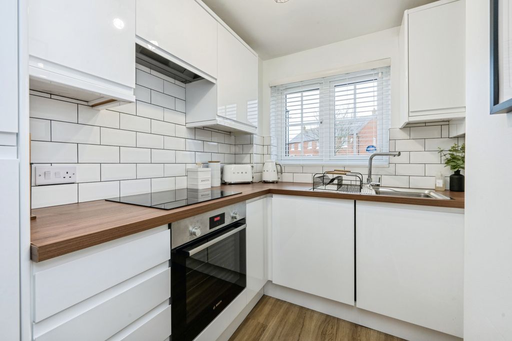 Property photo 3 of 12 Kitchen