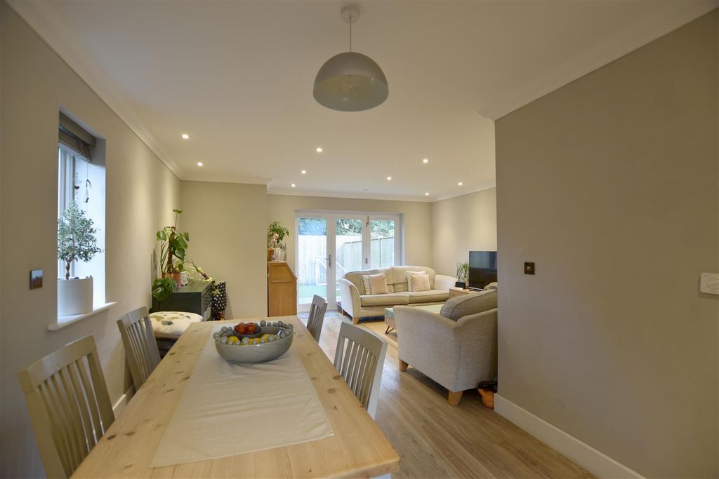 Property photo 3 of 15 Lounge(2).Jpg