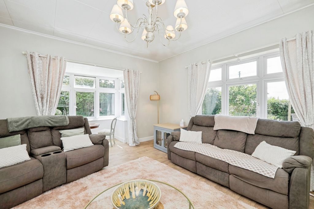 Property photo 2 of 21 Pbox-Img.Jpg